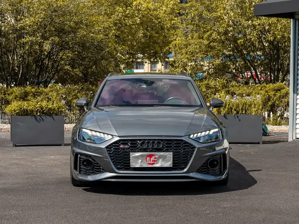 Audi RS 4 — фото 10