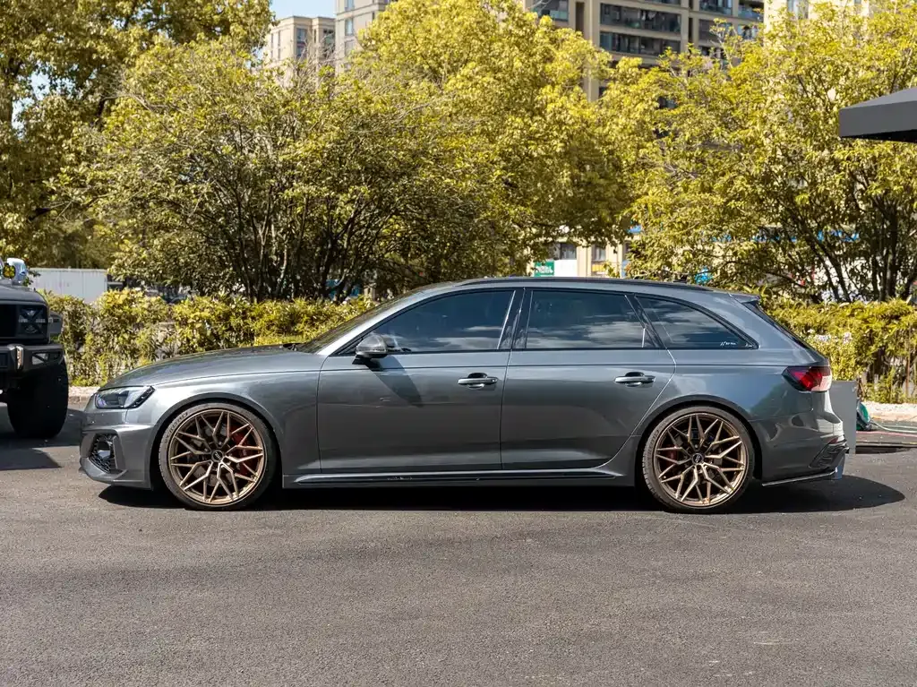 Audi RS 4 — фото 9