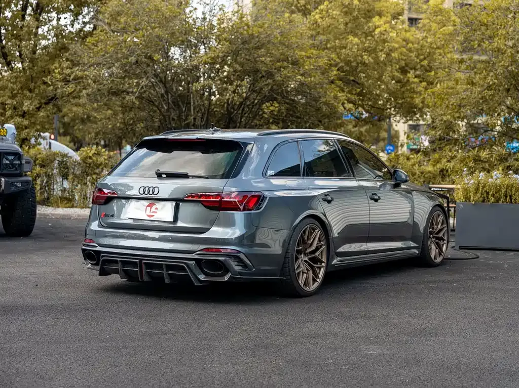 Audi RS 4 — фото 5