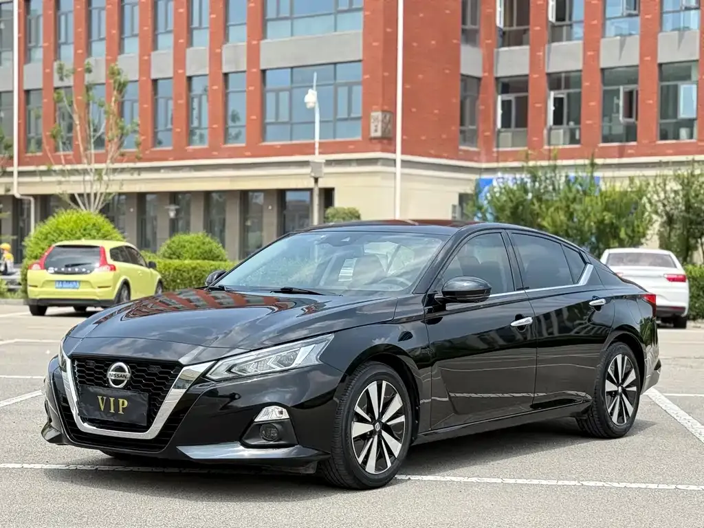 Nissan Teana — фото 1