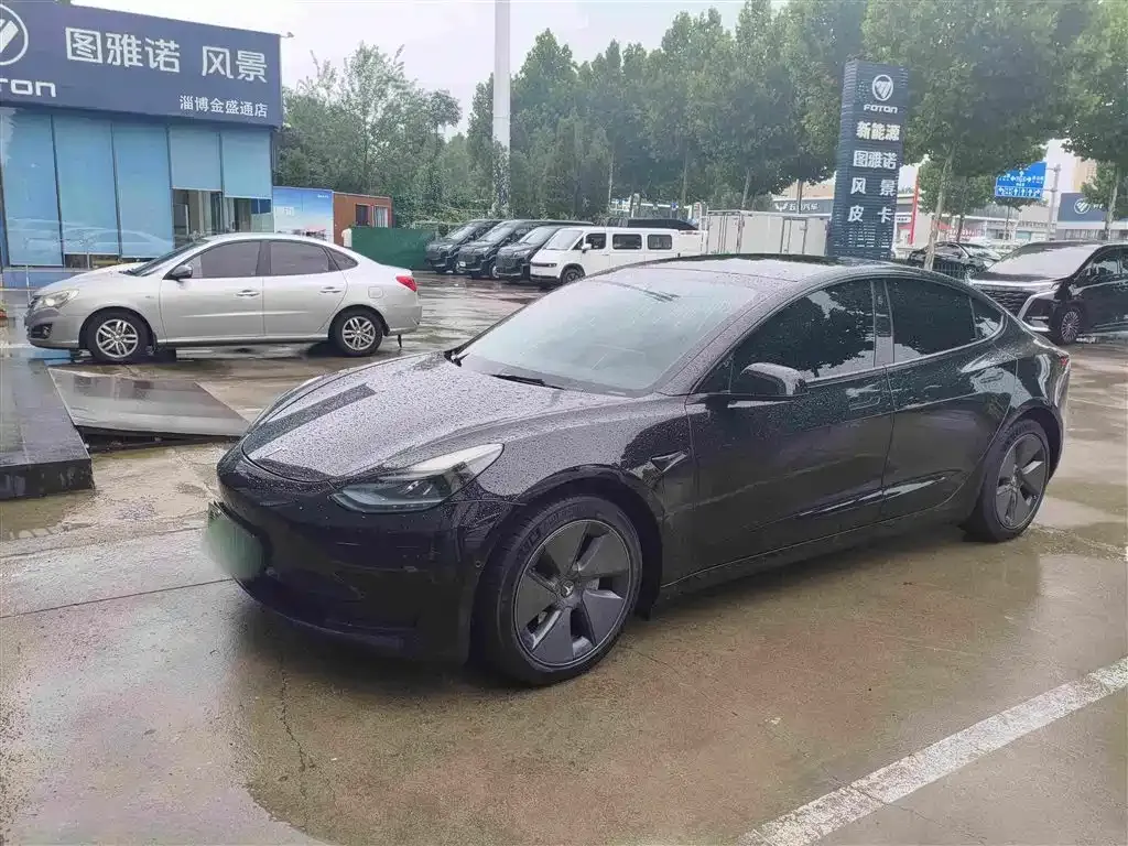 Tesla Model 3 — фото 1