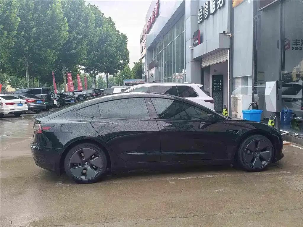 Tesla Model 3 — фото 8