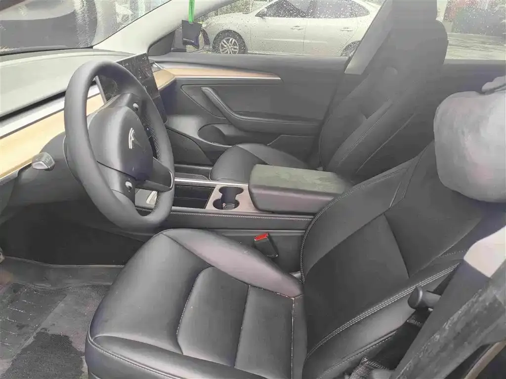 Tesla Model 3 — фото 4
