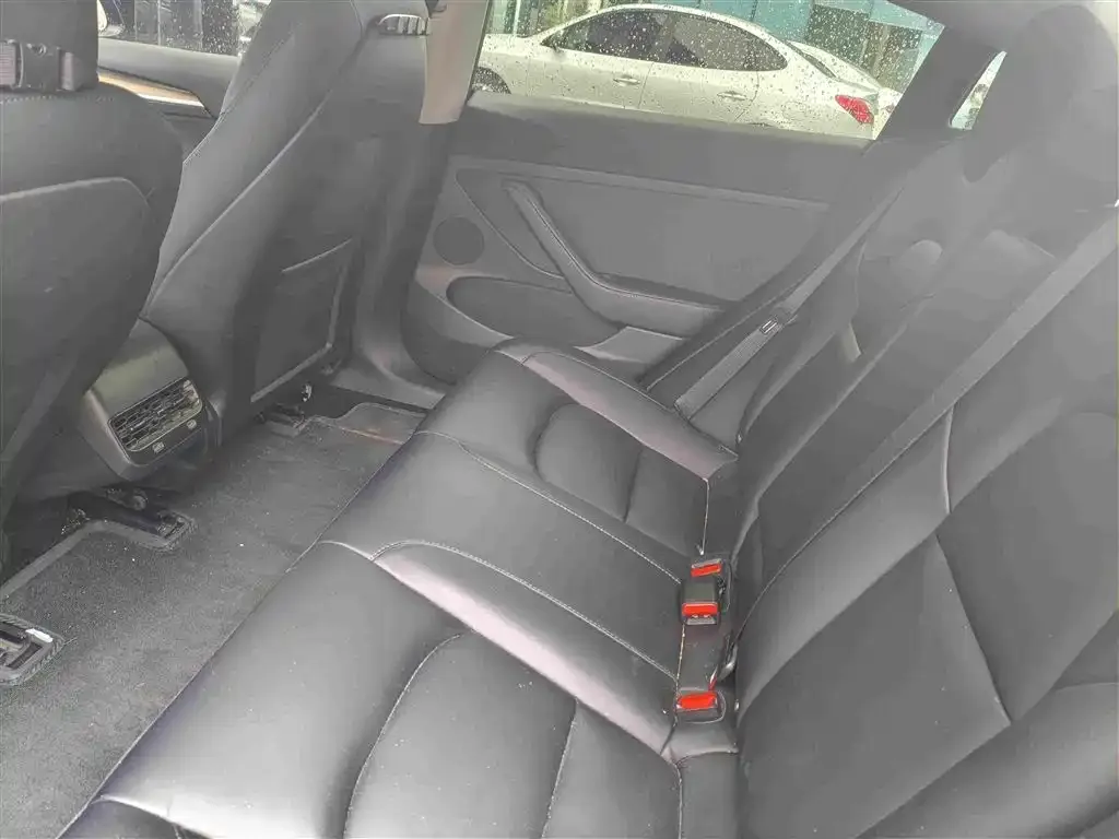 Tesla Model 3 — фото 2