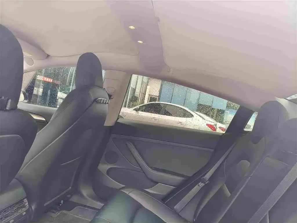 Tesla Model 3 — фото 3