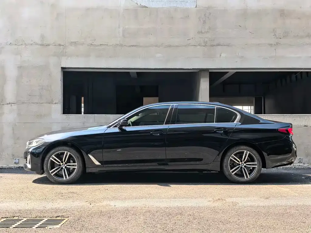 BMW 5 Series — фото 4