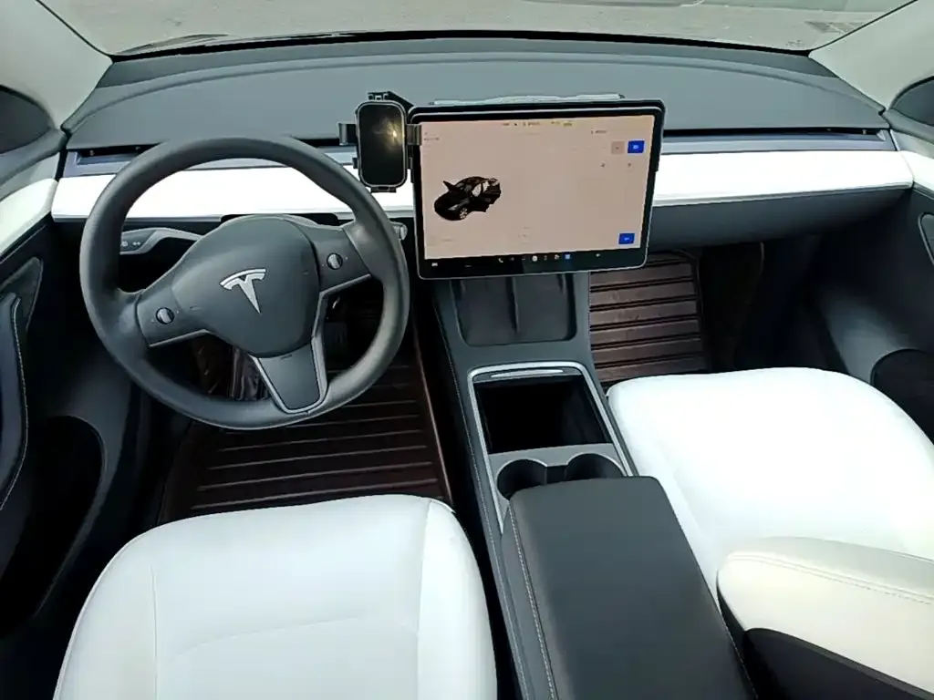 Tesla Model Y — фото 2