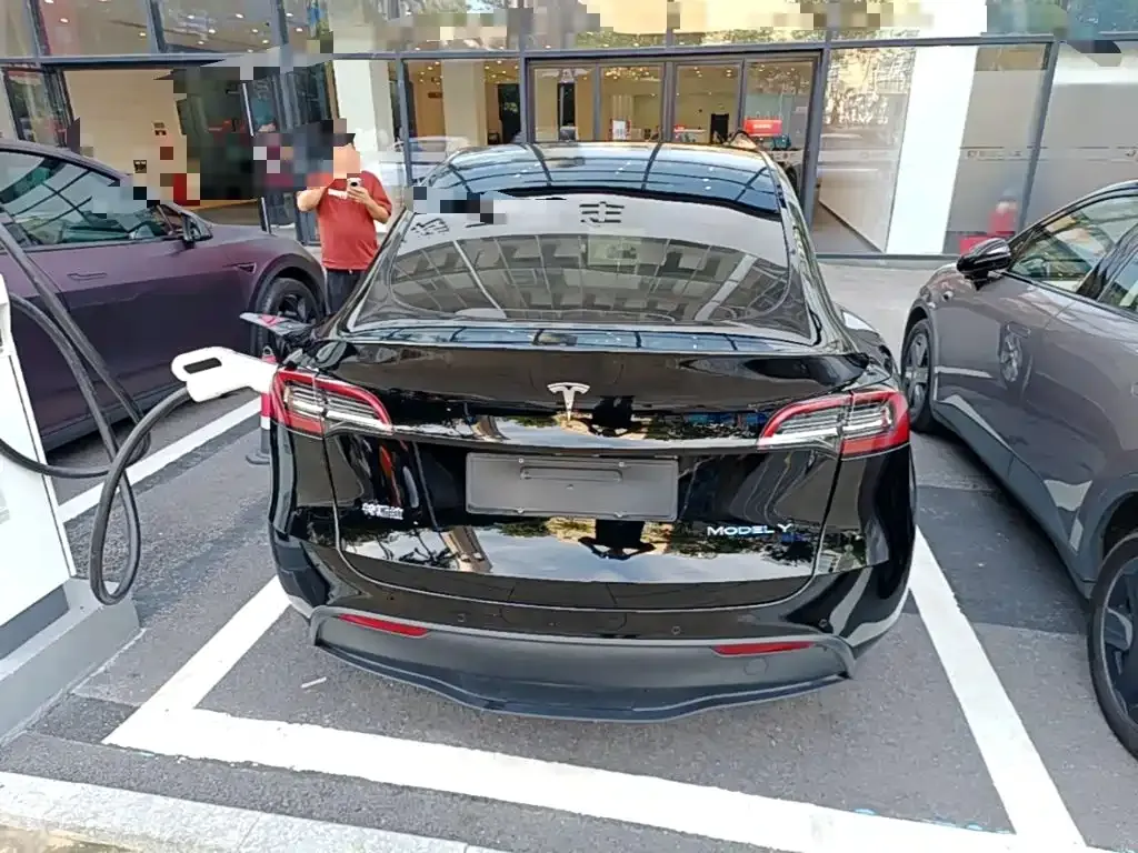 Tesla Model Y — фото 4