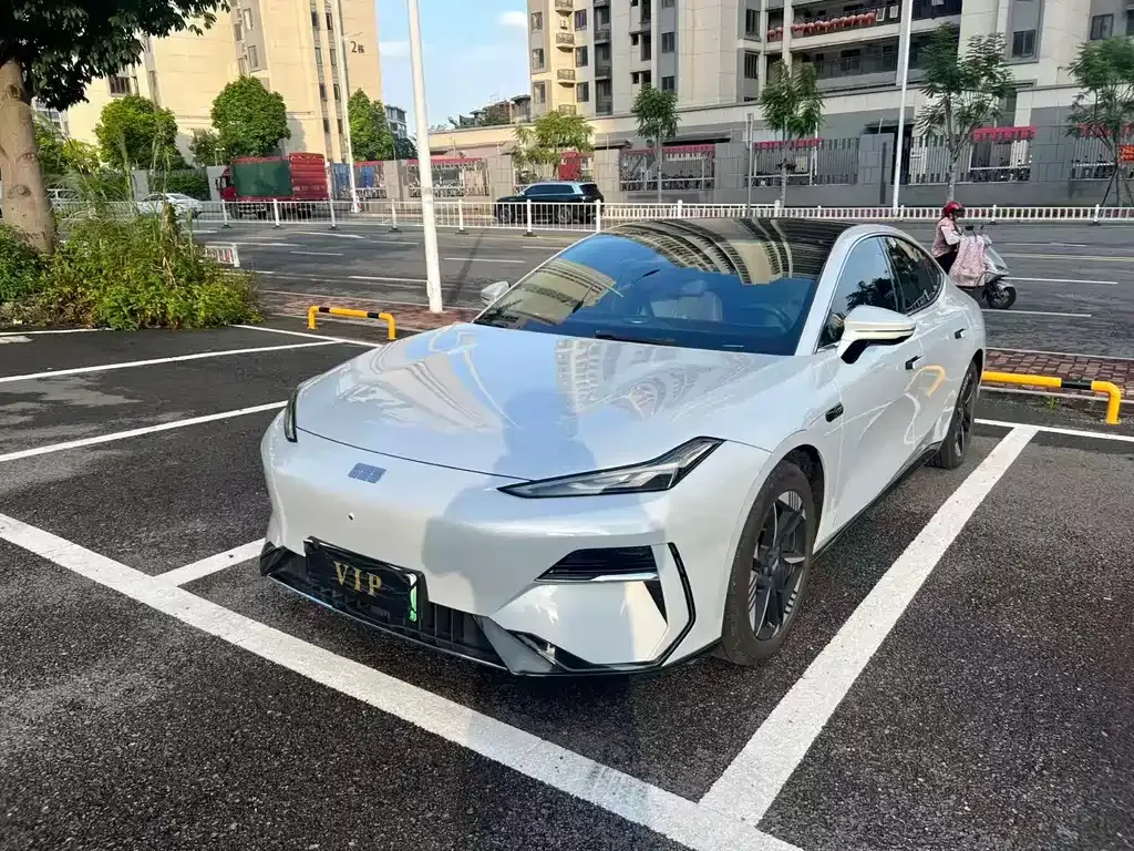 Geely Galaxy E8