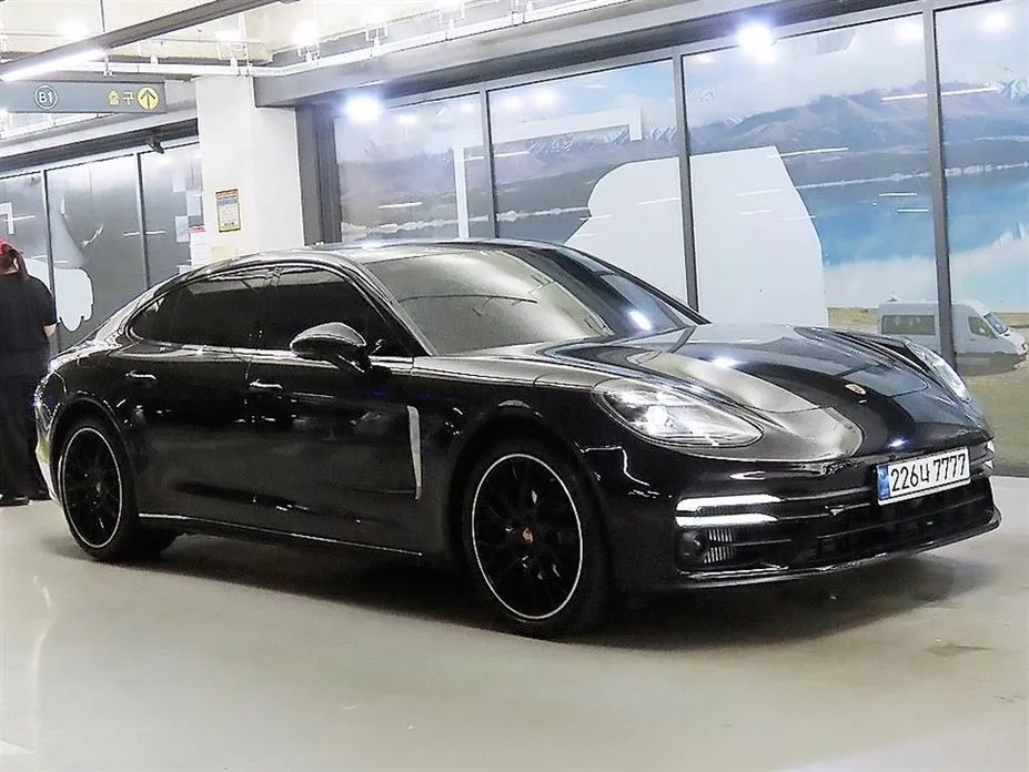 Porsche Panamera — фото 1