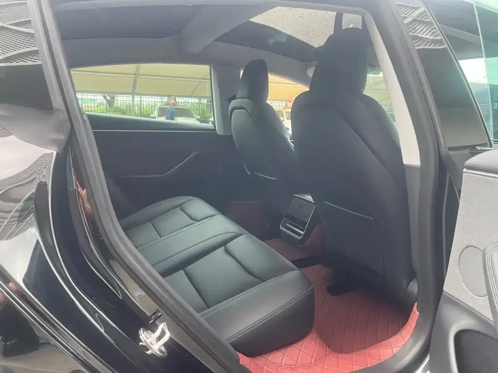 Tesla Model 3 — фото 2