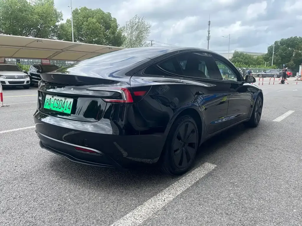 Tesla Model 3 — фото 8