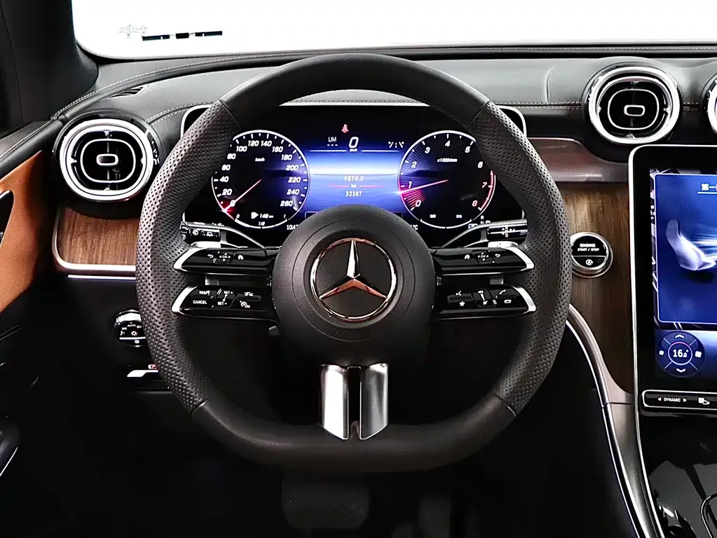 Mercedes-Benz GLC — фото 10