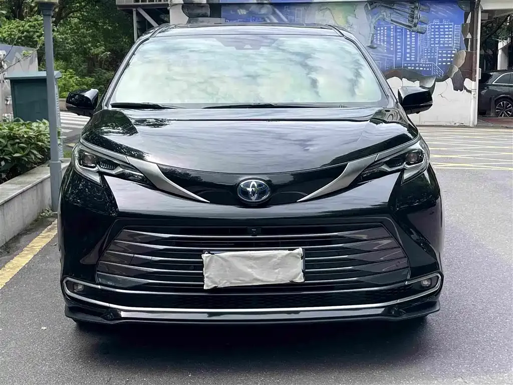 Toyota Sienna — фото 8