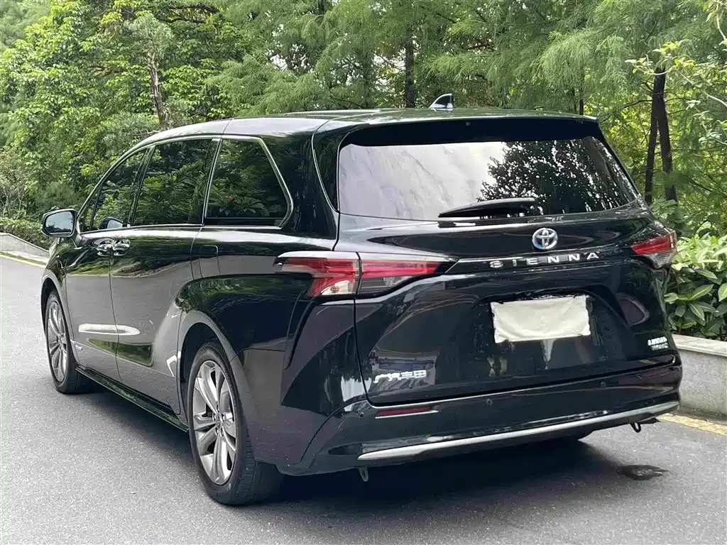 Toyota Sienna — фото 6