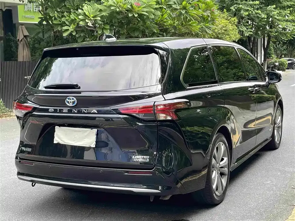Toyota Sienna — фото 9