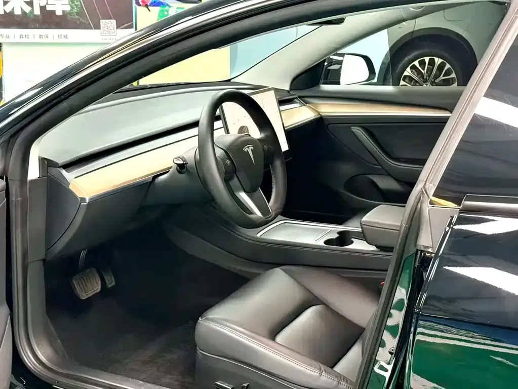 Tesla Model 3 — фото 8