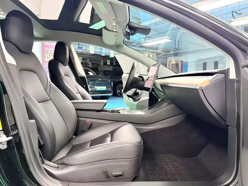 Tesla Model 3 — фото 10
