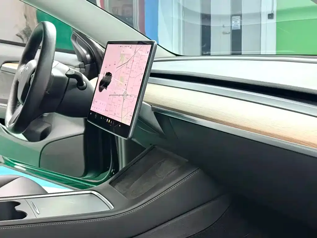 Tesla Model 3 — фото 4