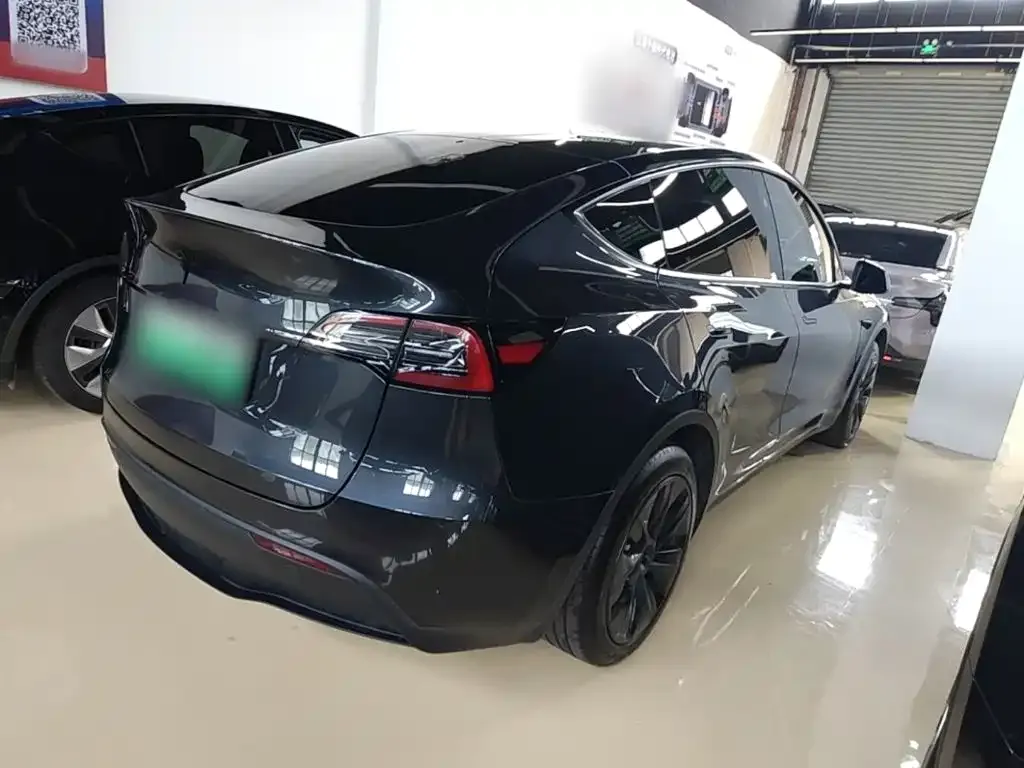 Tesla Model Y — фото 9