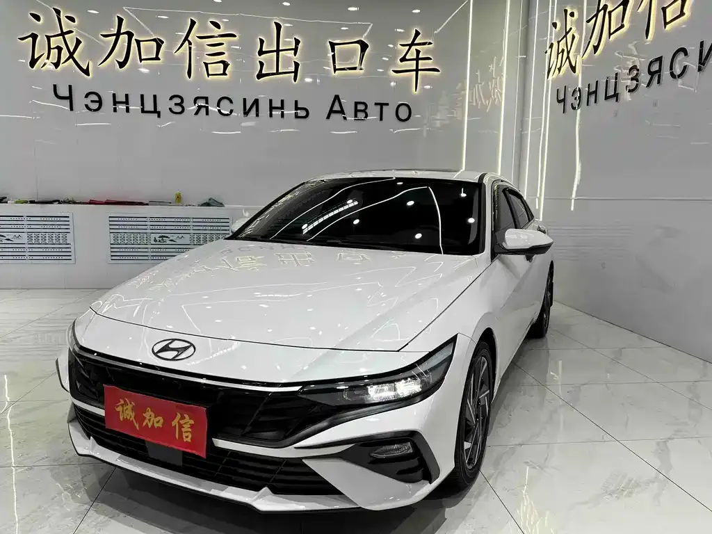 Hyundai Elantra — фото 1