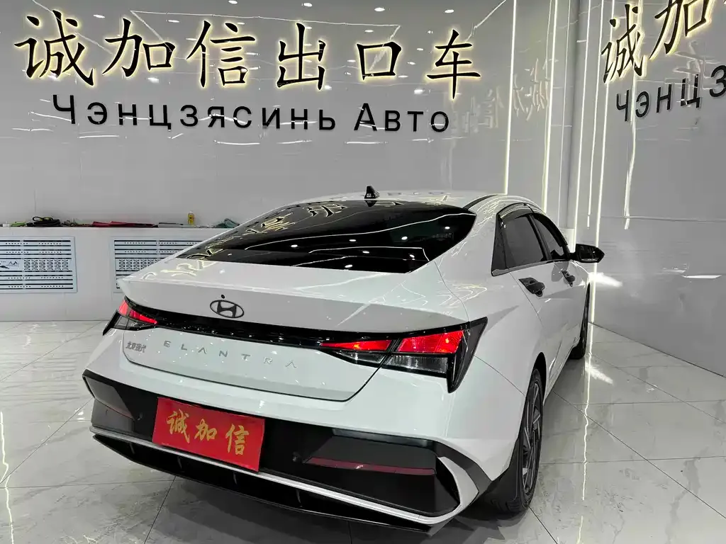 Hyundai Elantra — фото 3