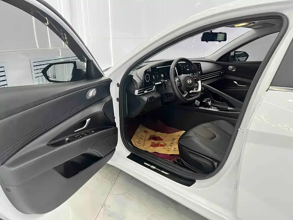 Hyundai Elantra — фото 2