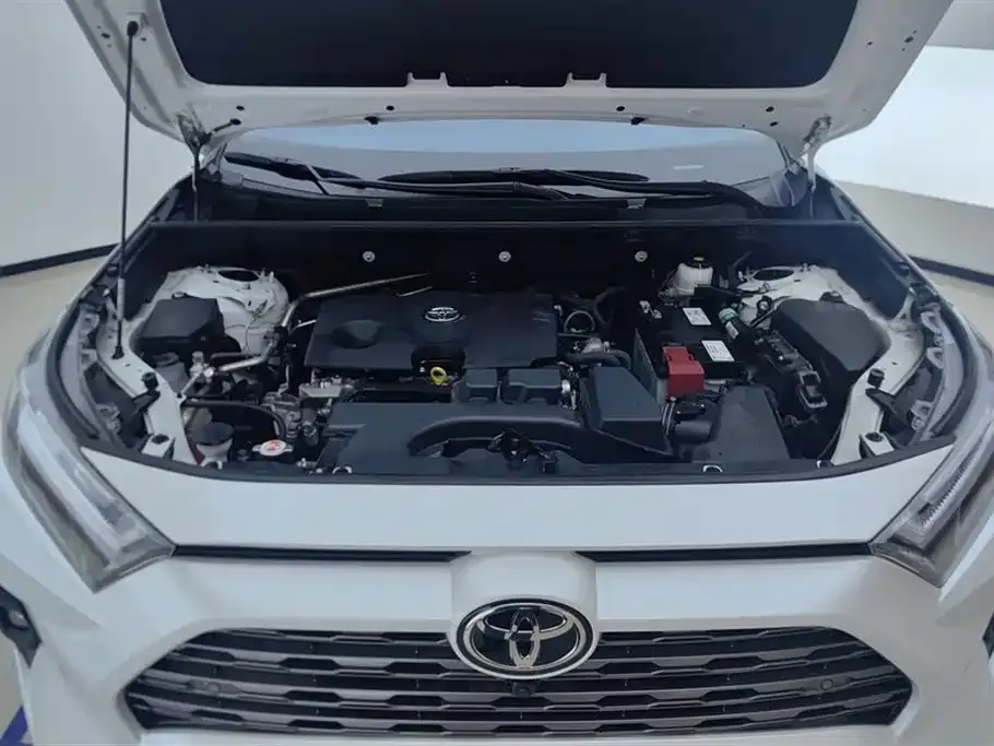 Toyota RAV4 — фото 7