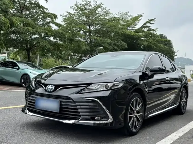 Toyota Camry — фото 3