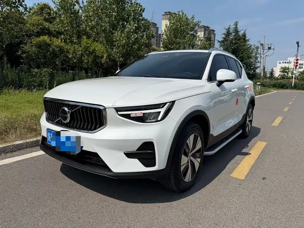 Volvo XC40 — фото 1