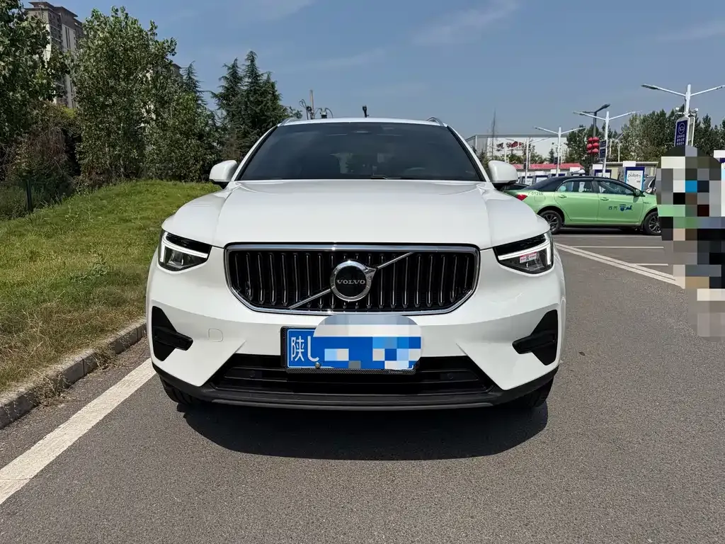 Volvo XC40 — фото 7