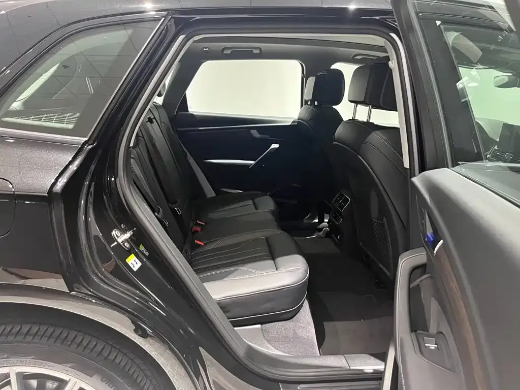 Audi Q5L Sportback — фото 4