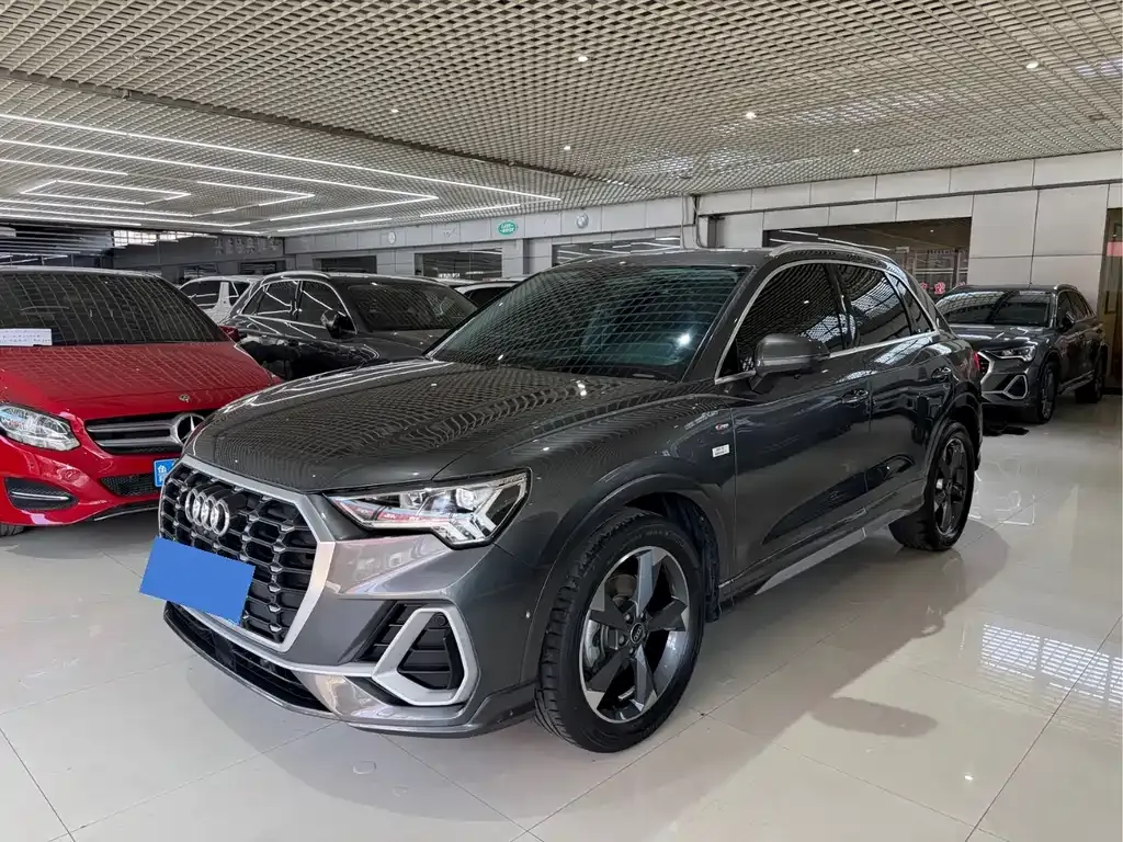 Audi Q3 — фото 1