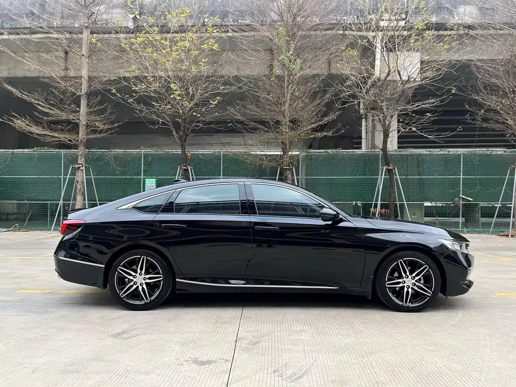 Honda Accord — фото 10
