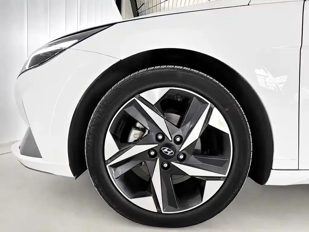 Hyundai Elantra — фото 6