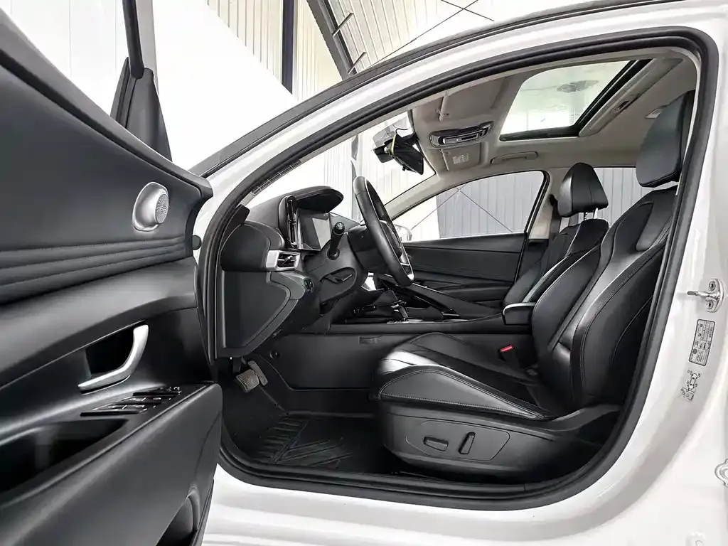 Hyundai Elantra — фото 8