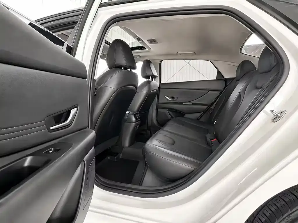 Hyundai Elantra — фото 7