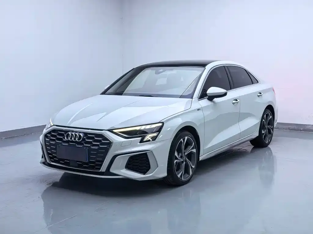 Audi A3 — фото 1