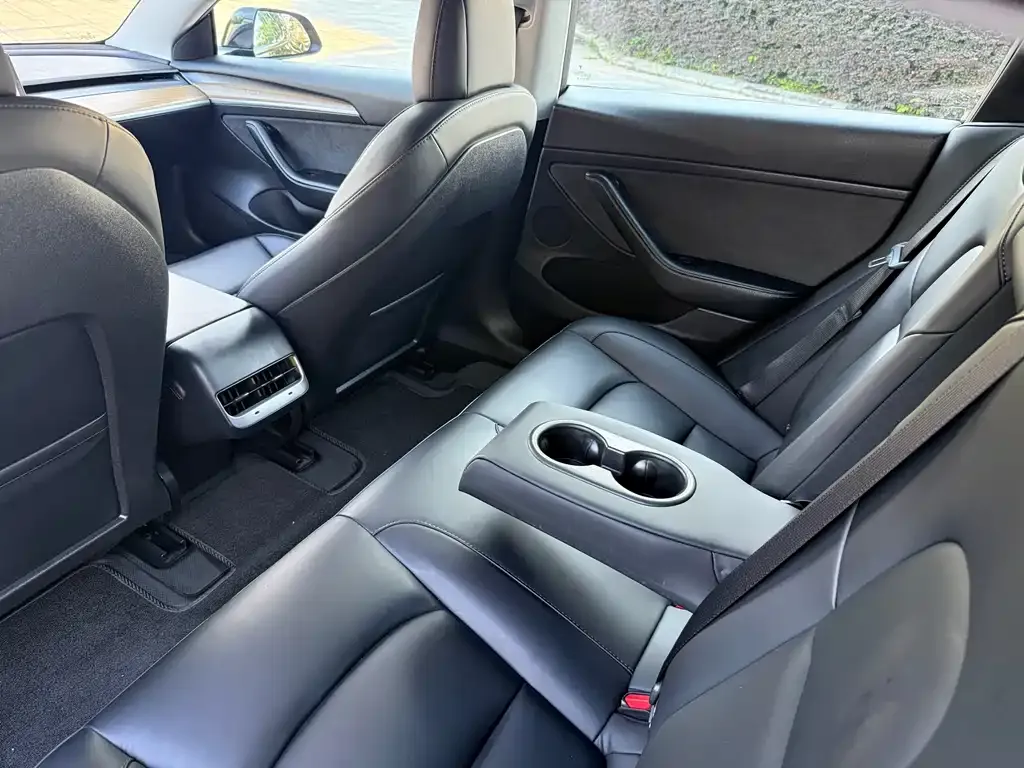 Tesla Model 3 — фото 9