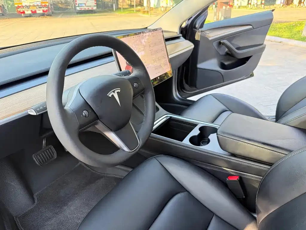 Tesla Model 3 — фото 3