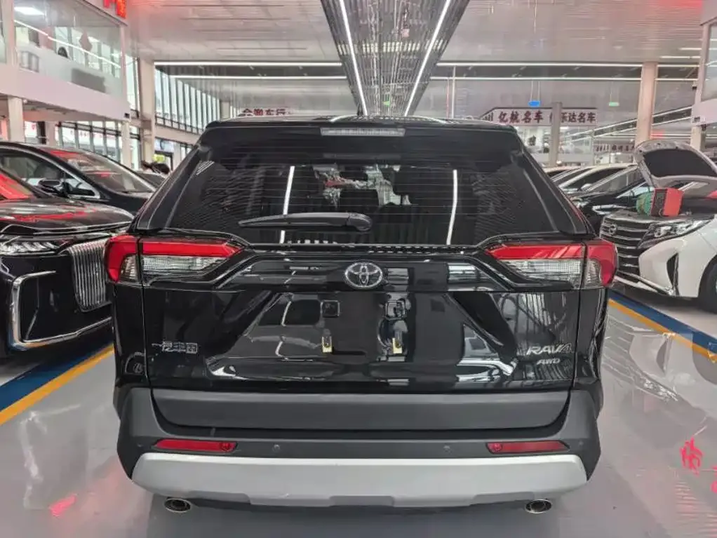 Toyota RAV4 — фото 7