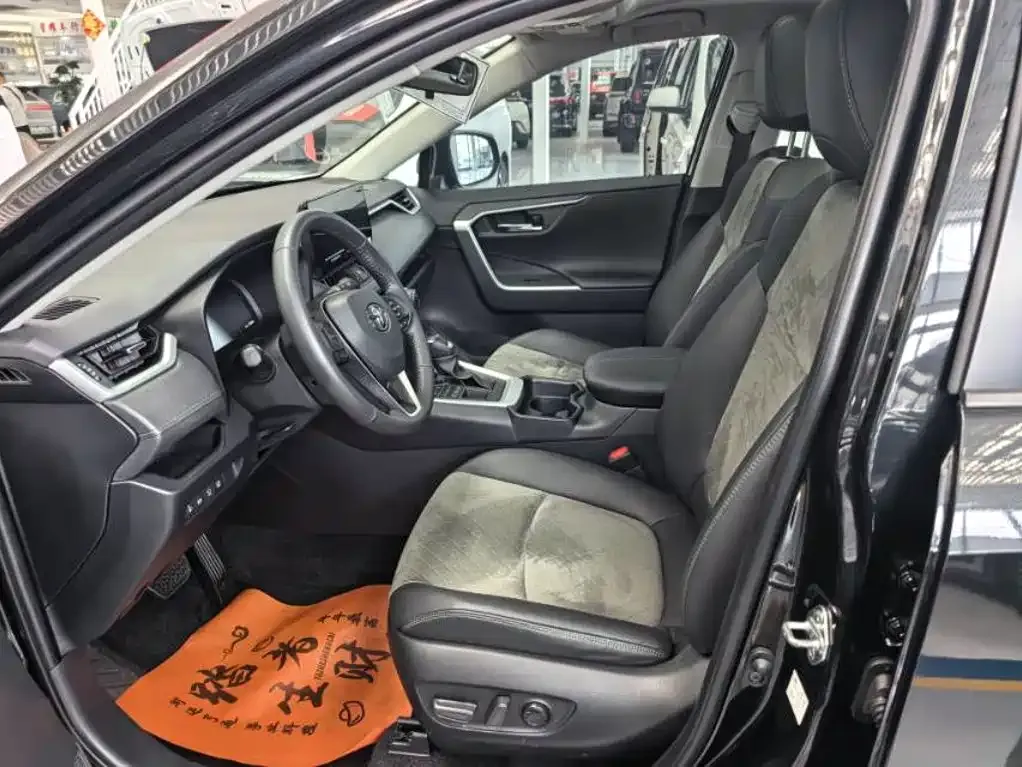 Toyota RAV4 — фото 10