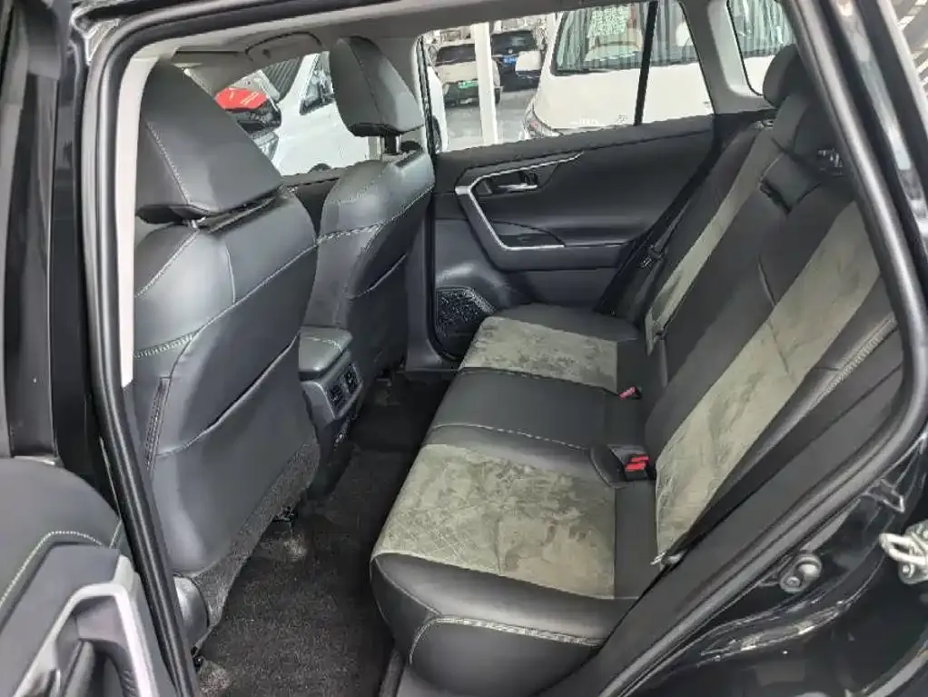 Toyota RAV4 — фото 4
