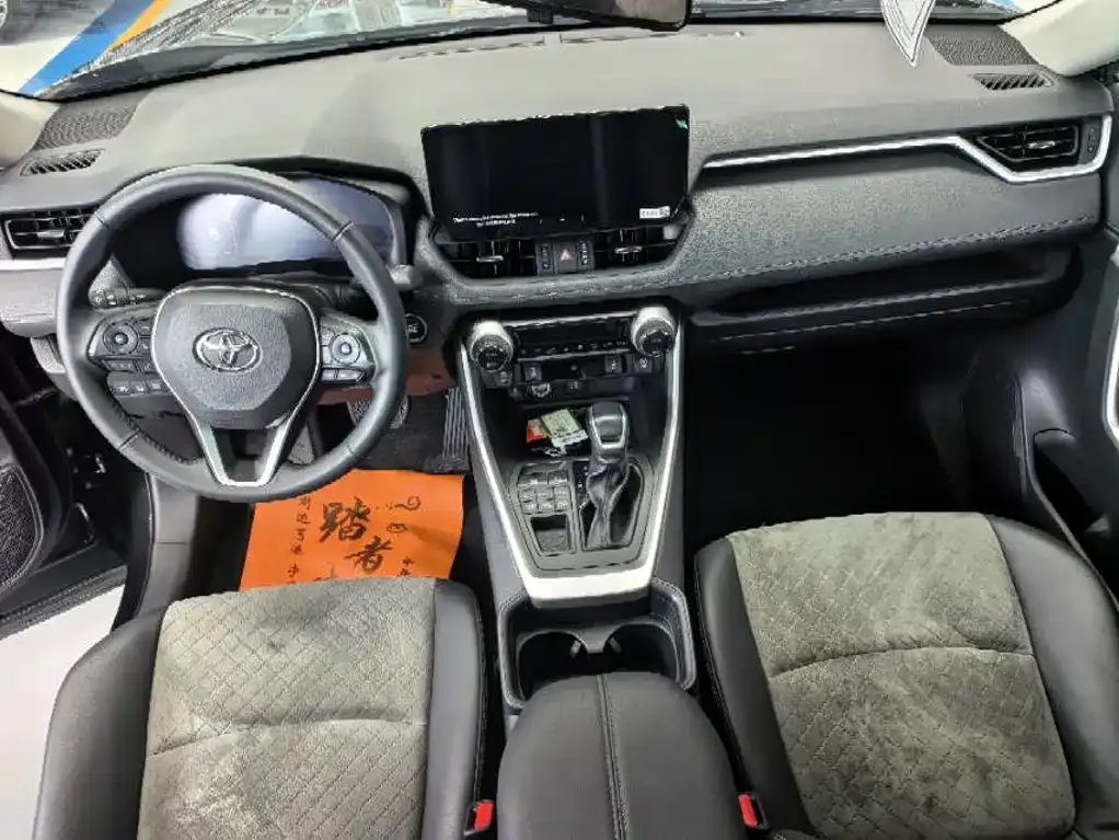 Toyota RAV4 — фото 6