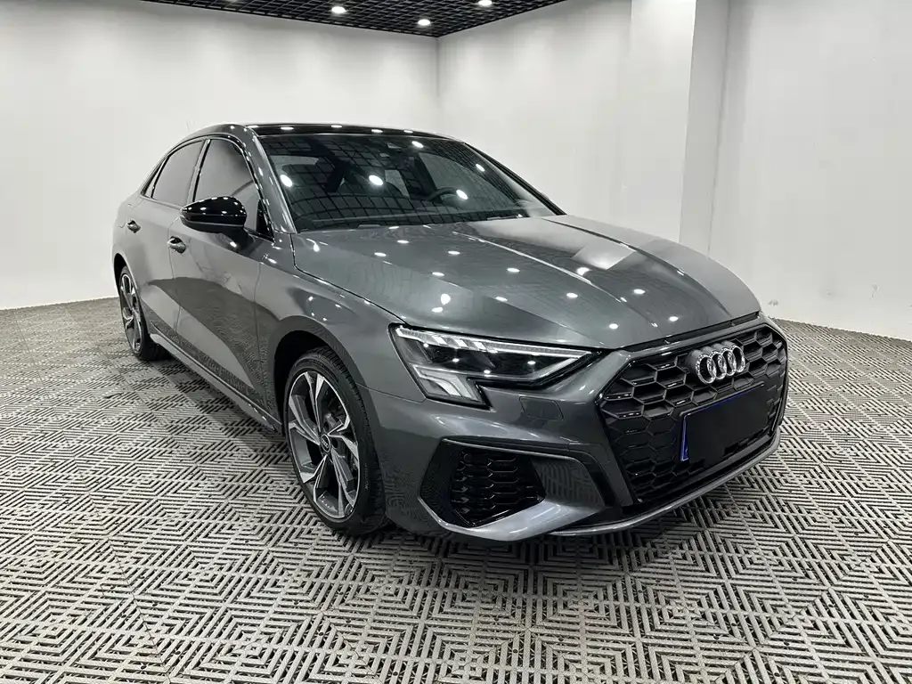 Audi A3 — фото 1