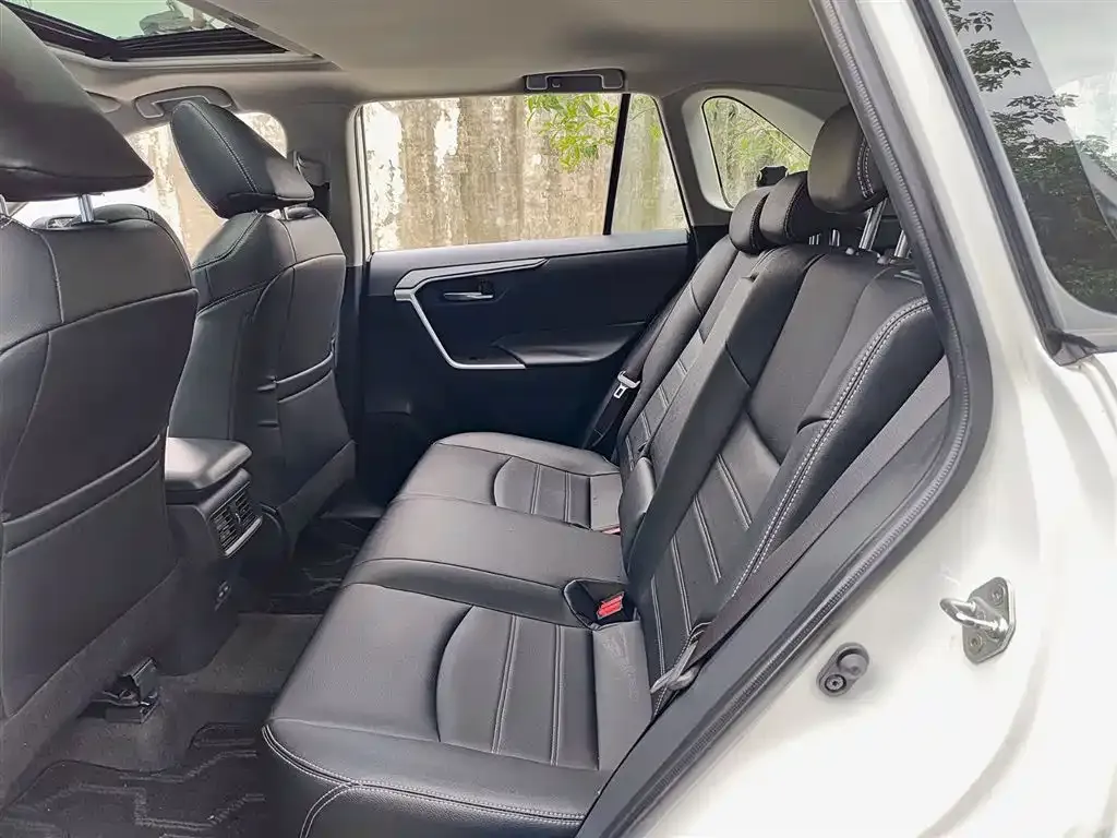Toyota RAV4 — фото 3