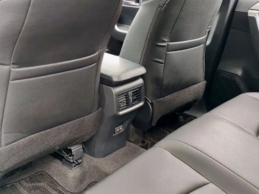 Toyota RAV4 — фото 5