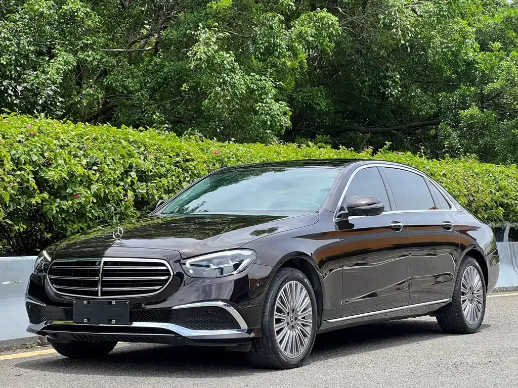 Mercedes-Benz E-Class — фото 1