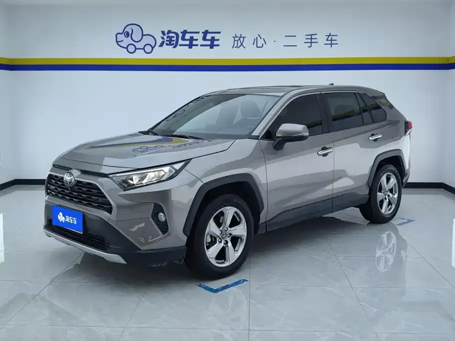 Toyota RAV4 — фото 1