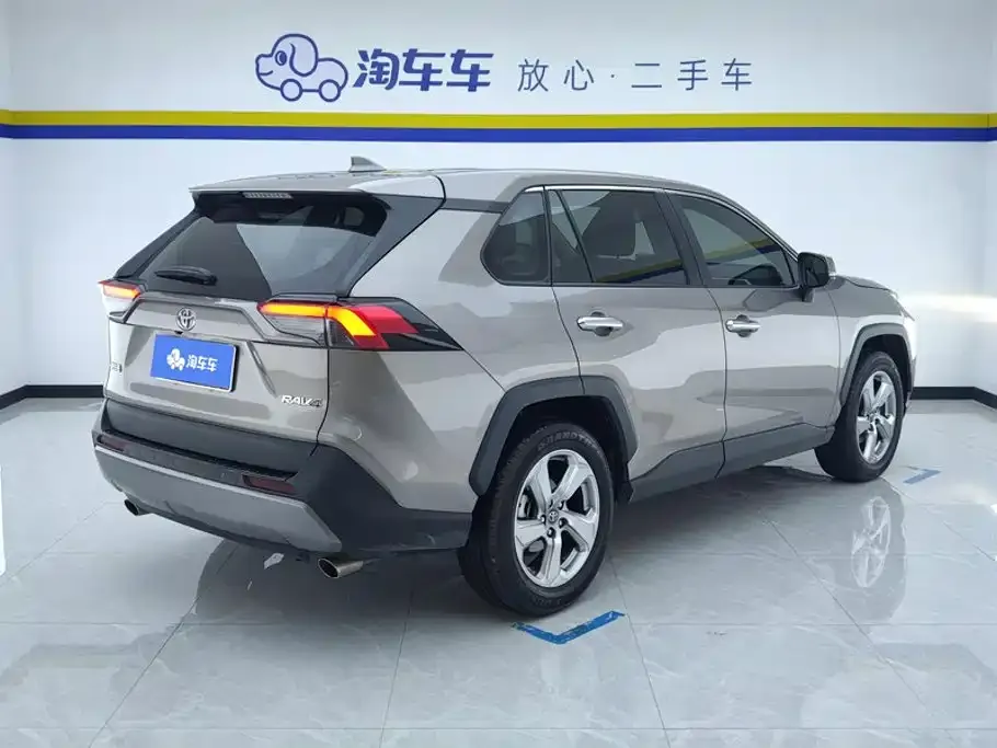 Toyota RAV4 — фото 5